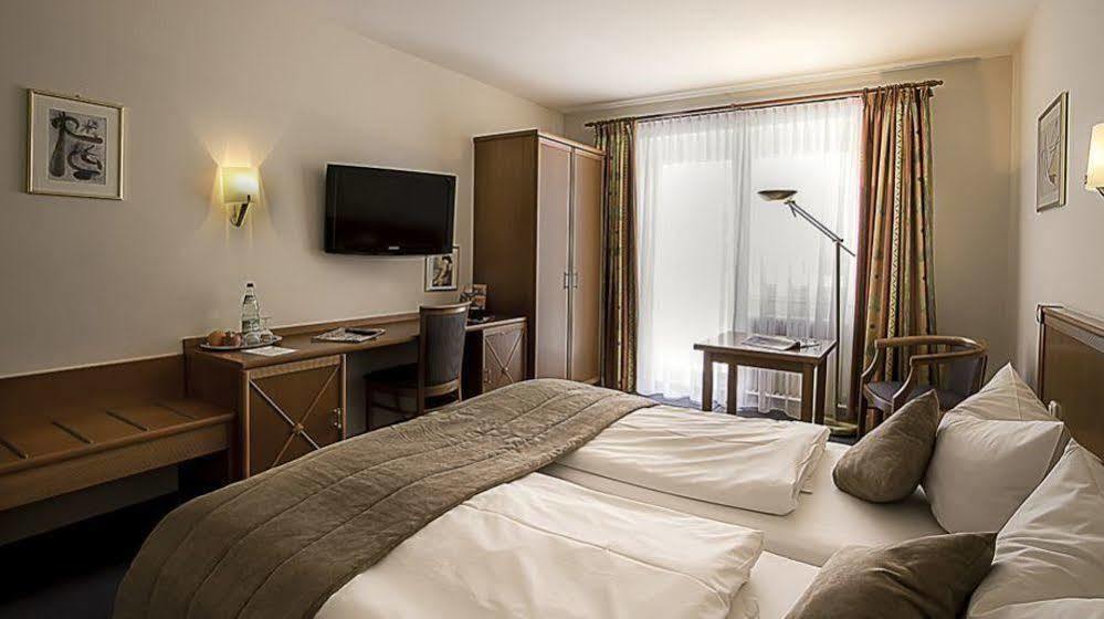 Hotel Blutenburg Мюнхен Экстерьер фото